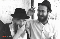 הרב אהרן זוברובסקי (ארק'ע) לצד יבלחט"א הרב מני וולף, הועלה ע"י אחדות לקבלת פני משיח