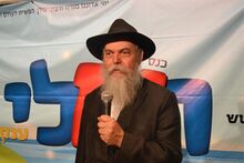 הרב זלמנוב בכנס הראלי.jpg